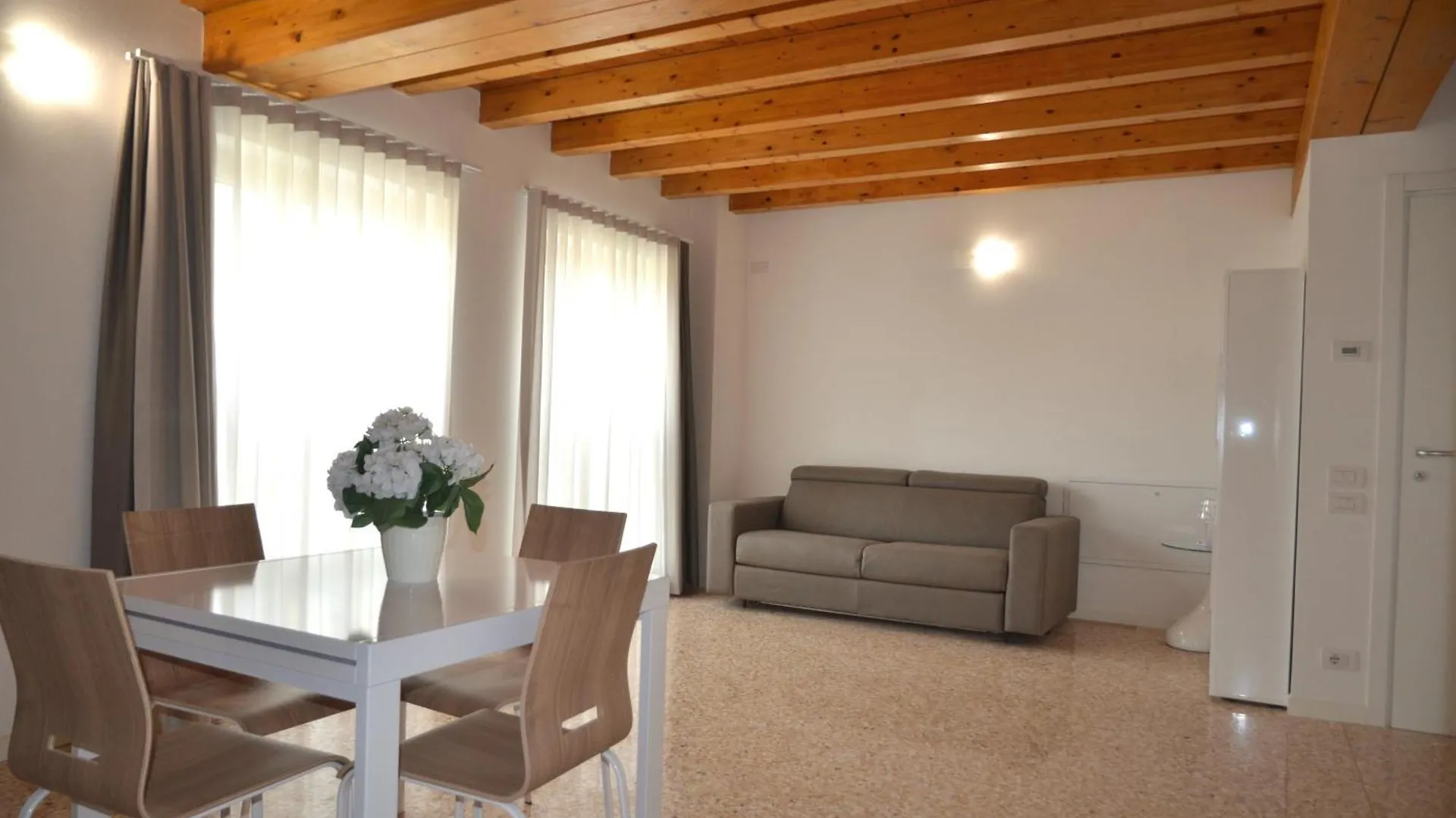 Palazzo Maggiore Suite B Noale 0*,